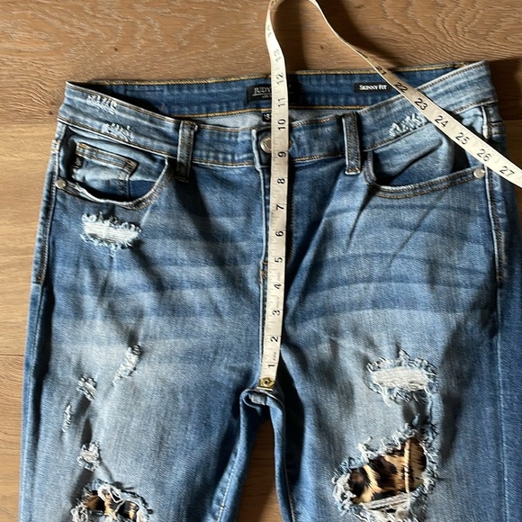 Judy Blue Sz15/32 Jeans Skinny Fit Distressed Tattered Leopard Print Patch Pants - Picture 8 of 16